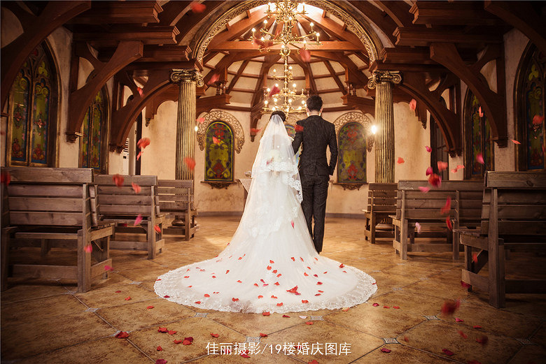 欧式教堂内景婚纱照_欧式风格婚纱照图片__19楼婚纱照