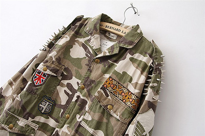 2欧美风宽松贴布铆钉加厚羊羔毛做旧迷彩服女