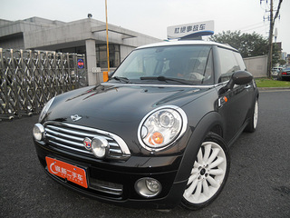 2010年6月 minicooper 50周年纪念版 价格:24.5万元