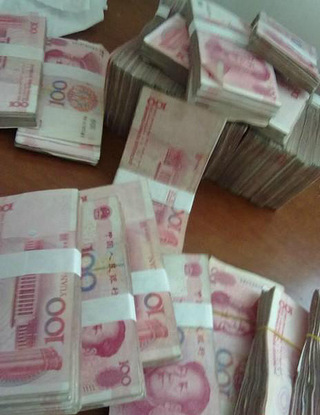 90后脑残炫富,自称身价百亿,宾利迈巴赫劳斯莱斯(转帖