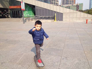 【学妈日记】寄宿小学--纠结的一年级小男孩_