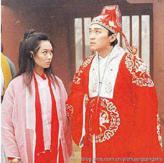 1992年,从演艺学院毕业的朱茵接了第一部电影《逃学威龙》,当然也认识