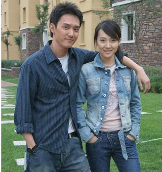第一次当男主就是和和王姬合演,冯绍峰要和她在戏中谈一场姐弟恋,某