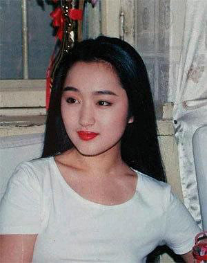 杨钰莹与毛宁拥吻揭秘"金童玉女"前世今生(组图)