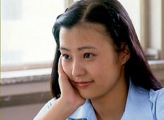 郝蕾   1997年,当时仍在大学期间的郝蕾就出演电视剧《十七岁不哭