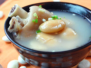 哺乳期吃什么奶水多?多喝汤,少放料!_亲子乐园