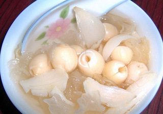 [广东糖水]莲子百合银耳汤