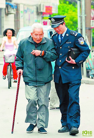 老人生病住院了,去探病买什么好?