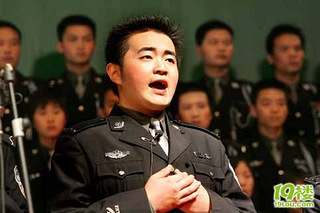 任长霞儿子卫辰尧:像妈妈一样做人民的好警察