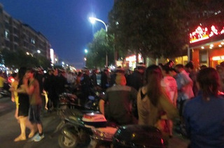 桐乡濮院一饭店女服务员意外死亡,死者家属拿