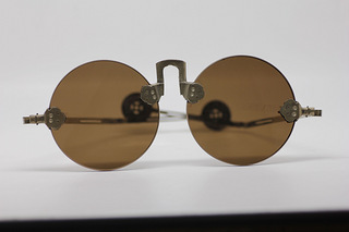 嘉兴哪儿有修补水晶石眼镜的老工艺师傅,旧社