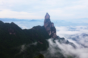 读者考证认为:李白诗中的天姥山可能是仙居的韦羌山