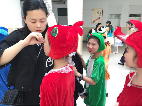 杭州星束影视化妆培训学校招聘-化妆师美甲师