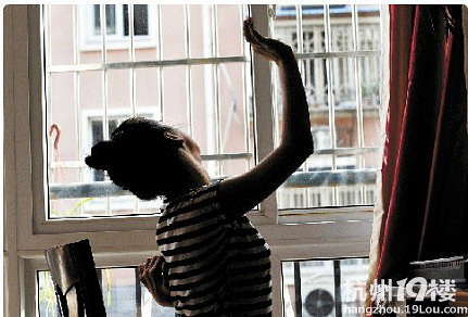 26岁小说女孩用脚码网络成为签约女生脑瘫挂写手科胶州图片