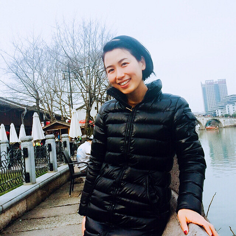 初春的午后,运河边散步,听燕鹊呢喃,春阳