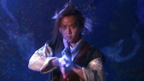 凌波微步(神行百变) 乾坤大挪移   《倚天屠龙记》中张无忌的武功,在