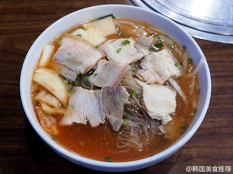 已经有70多年的历史了,他家的平壤冷面说