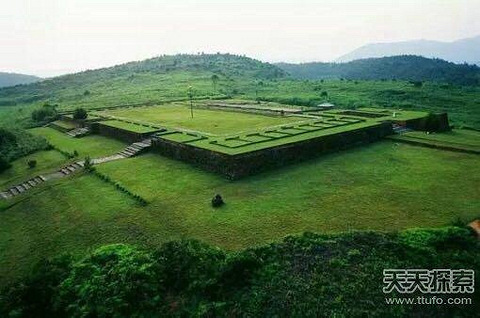 大夏王国   公元1038年,元昊在辽国的支持下称帝,建立了大夏王国.