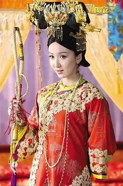 新版《鹿鼎记》中饰演了泼辣蛮横的建宁公主.