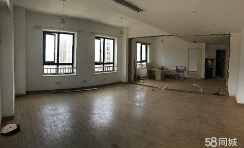 万达广场精装108方边套 包走廊实际使用面积103