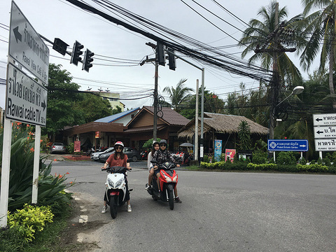 普吉岛马杀鸡+摩托车+阳光美女美女比基尼之沙滩彩灯图片