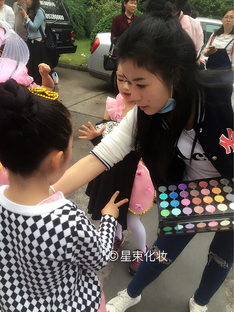 杭州星束影视化妆培训学校招聘-化妆师美甲师