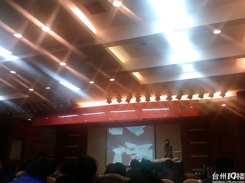 红十字'救'在身边一一百场万人公益救护培训