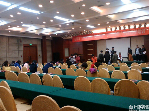 红十字'救'在身边一一百场万人公益救护培训