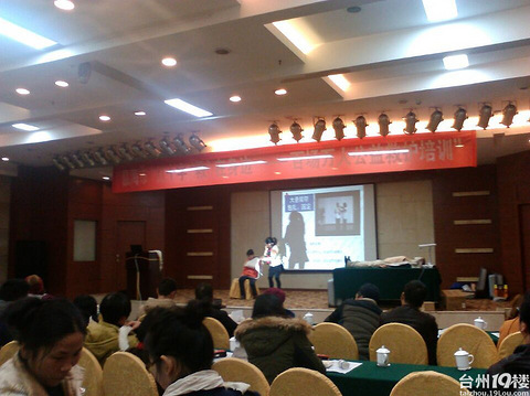 红十字'救'在身边一一百场万人公益救护培训