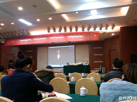 红十字'救'在身边一一百场万人公益救护培训