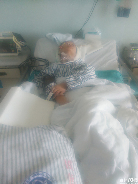 求助,黄岩一挂车老板的司机开车撞人后不再给