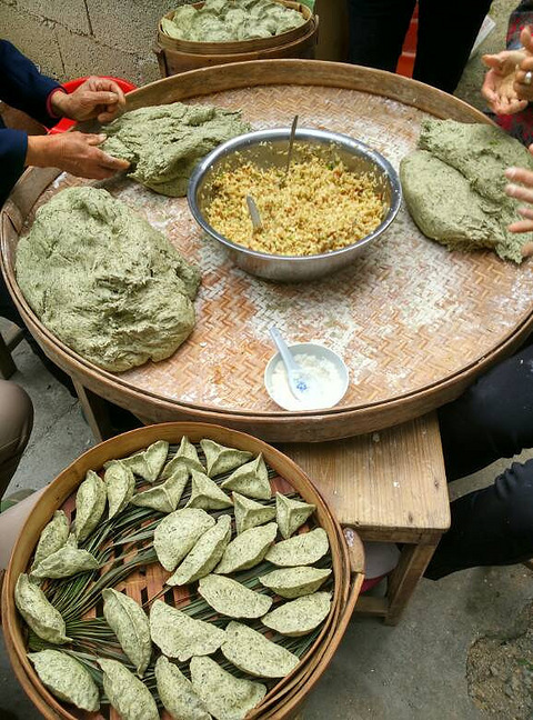 畲乡东固之美食:艾叶米果和笋包米果。笋是
