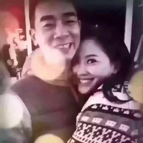 所谓幸福,大概就是:你喜欢黏着的那个人,