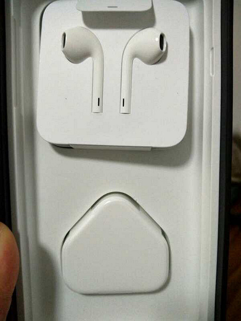 苹果7p耳机,插头,数据线出售,一年内出问题免费