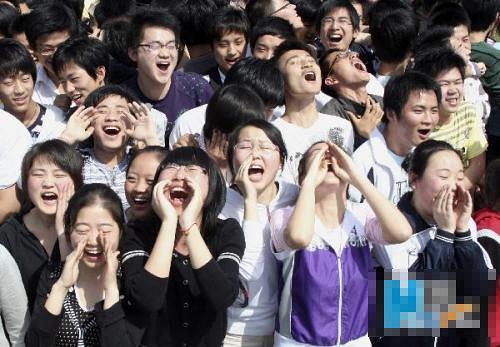 撕卷子 宜宾一中学生高考前宣泄-中学教育论