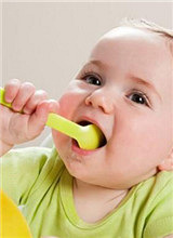 四招减轻宝宝出牙疼--亲子风向标第132期-幼儿