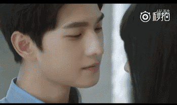 电视剧《微微一笑很倾城》开播 粉丝给杨洋办了场婚礼