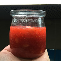 �����������ӵĲ�ݮ�����Լ��ڼ���