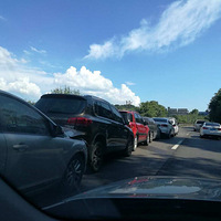 G75�����շ�վǰ2km�������೵������ײ