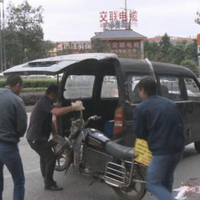 �ھ���������һ����Ħ�е�˾����������ѹ����ʻԱ��������