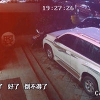 ��ɳƺ�Ӻ��˾ƺ�һ�������Լ�¥��������ײʮ��