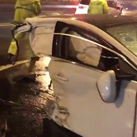 �µ����ֶ�����ײ���ֶ���V40�ϳ����أ�ϣ��������û��