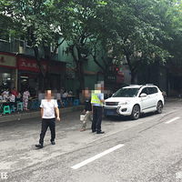 ��ͣ·�м䣬��������˭�����������š�