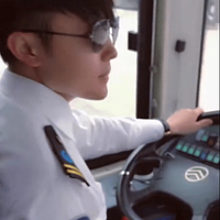 ż����+ħ�ÿ���������ʦ������ײ�������ˣ�Ů�˿��ϳ��Ͷ���Ц