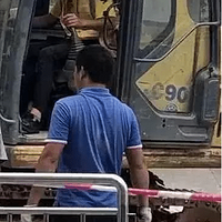 ����С���Ͳ�;�а�æ���ھ�����������ֱ�Ի�����