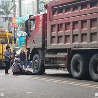 ��ƺ����·�����ѹ��һλ��̫̫�ȣ������ˡ����������š�