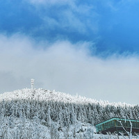 ѩ��Ⱥɽ����һ�����캮�ص�Լ��ɡ�