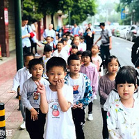 ��û���׶�԰���ӽ�Сѧ�ĻӴ������μ�