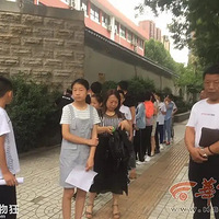 ����С������̸���գ�ѧ���ҳ�6����Ŷӡ�ѧУ������