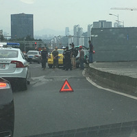 ��è����⳵�����˱��������Աߵ�Χ��ײ����